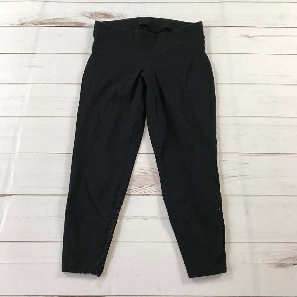 Torrid Black Embroidered Cropped Leggings Size 0
